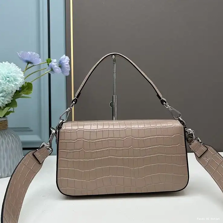 Vintage HOT Medium Fendi Bag Crocodile Apricot Leather In Re-Edition Baguette 0323